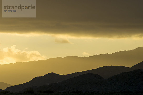Hügel im Abendlicht  bei Barrydale  Route 62  Provinz Westkap  Südafrika