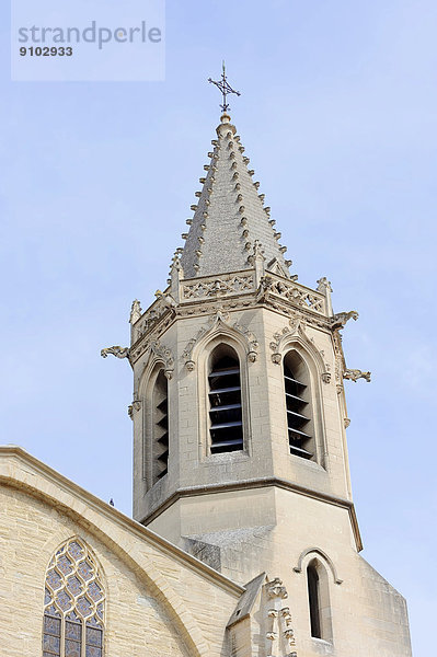 Turm der gotischen Kathedrale Saint-Siffrein oder St. Siffrein  Carpentras  Vaucluse  Provence-Alpes-Cote d'Azur  Südfrankreich  Frankreich