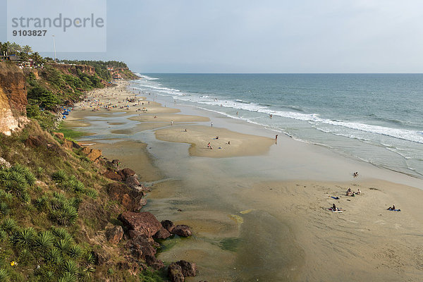 Strand von Varkala mit Klippen  Varkala  Kerala  Indien