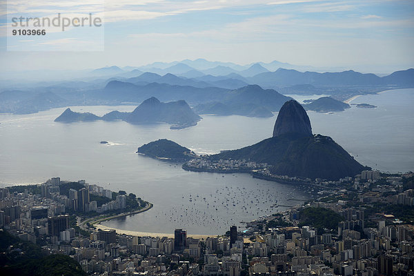 Zuckerhut und die Bucht von Botafogo  Rio de Janeiro  Bundesstaat Rio de Janeiro  Brasilien