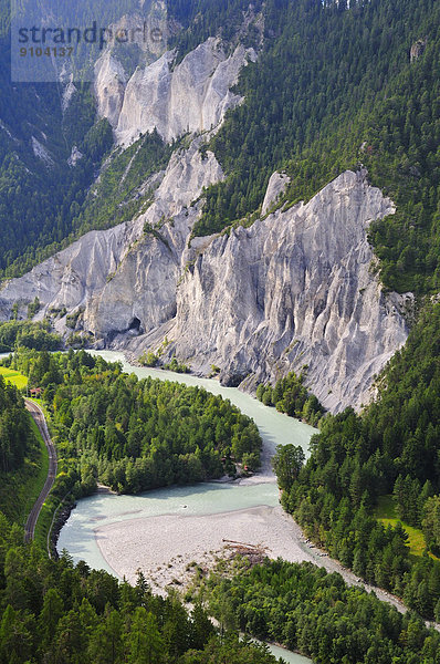 Biegung Biegungen Kurve Kurven gewölbt Bogen gebogen Steilküste Fluss Kalkstein Schweiz