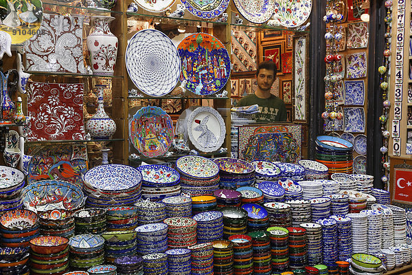 Keramikhändler  Großer Basar oder Kapal? Çar??  Beyazit  europäischer Teil  Istanbul  Türkei
