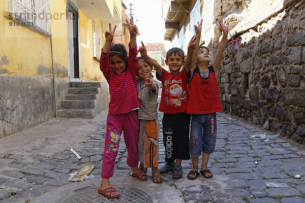 Kinder in Altstadt  Diyarbak?r  Südostanatolien  Anatolien  Türkei