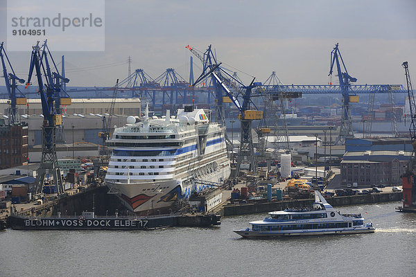 Kreuzfahrtschiff AIDAluna im Trockendock Elbe 17 von Blohm und Voss  Elbe  Hamburg  Deutschland