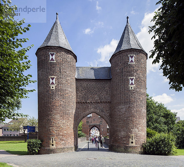 Klever Tor  nördliches Tor der mittelalterlichen Stadtbefestigung  Xanten  Niederrhein  Nordrhein-Westfalen  Deutschland