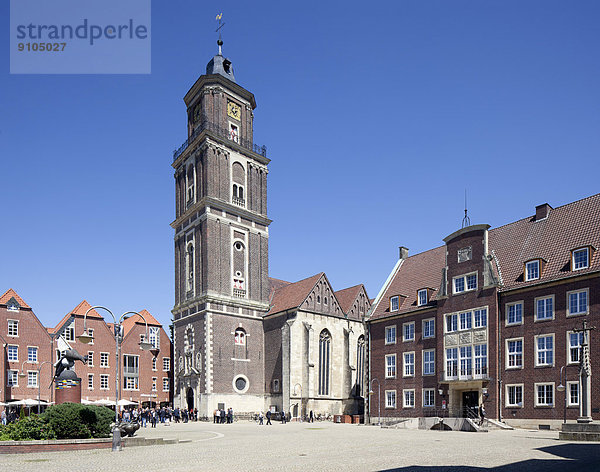 Kirche St. Lamberti und Rathaus  Markt  Coesfeld  Münsterland  Nordrhein-Westfalen  Deutschland