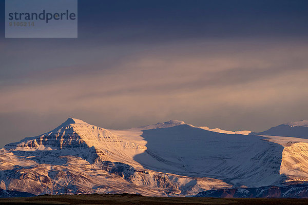 Bergmassiv im Morgenlicht  Reykjavík  Höfuðborgarsvæðið  Island