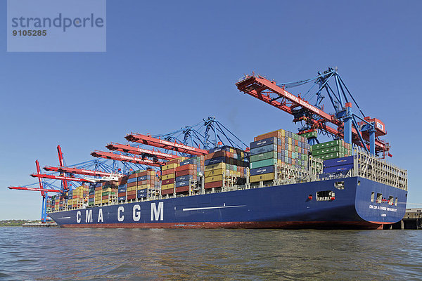 Containerterminal Burchardkai  Containerschiff Alexander von Humboldt  Hamburger Hafen  Hamburg  Deutschland