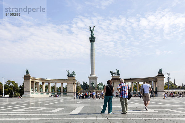 Heldenplatz  Hösök tere  mit Millenniumsdenkmal  Budapest  Ungarn