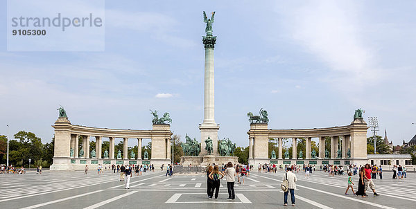 Heldenplatz  Hösök tere  mit Millenniumsdenkmal  Budapest  Ungarn