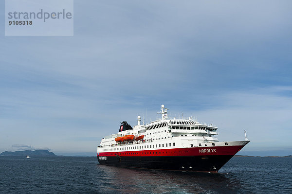 MS Nordlys Kreuzfahrtschiff  Hurtigruten  Svartisen  Norwegen
