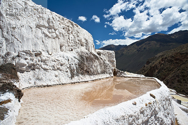 Salzterrassen von Maras oder Salinas de Maras  angelegt von den Inka und noch heute in Betrieb  Pichingote  Region Cusco  Anden  Peru