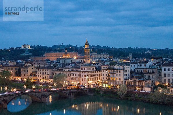 Blick auf den Arno  Florenz  Italien