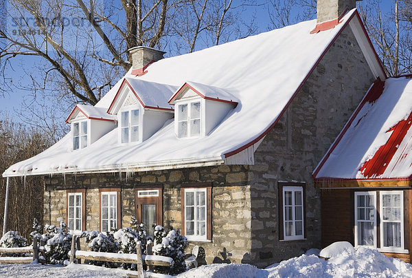 Winter Lifestyle Wohnhaus Nachbarschaft kanadisch Kanada alt Quebec