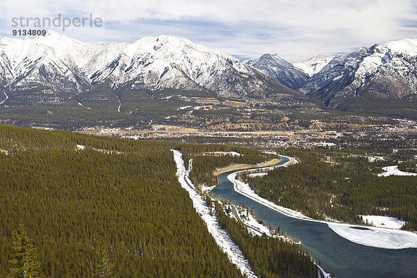 folgen  Spritzer  Ansicht  Canmore  Alberta  Alberta  Kanada