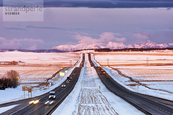 Berg  Felsen  aufwärts  Bundesstraße  Ansicht  Alberta  Kanada  Sonne