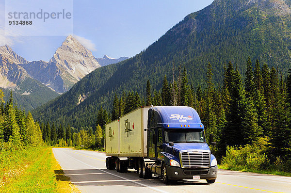 Transport  Lastkraftwagen  Bundesstraße  Eigentum  vorwärts  tragen  Kanada