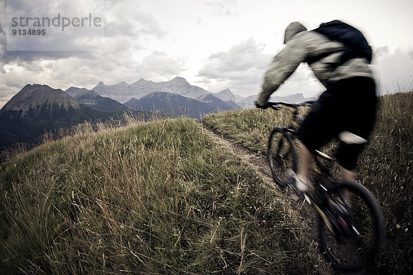 nahe  Berg  Mann  radfahren  Canmore  Alberta