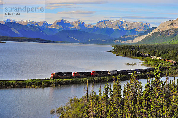 Berg  Felsen  Reise  See  vorwärts  Vorgebirge  Alberta  Kanada  kanadisch  Fracht  Zug