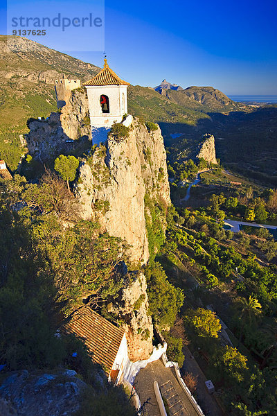 Glockenturm nebeneinander neben Seite an Seite Europa waschen weiß Kirche Valencia Belfried Costa Blanca Spanien