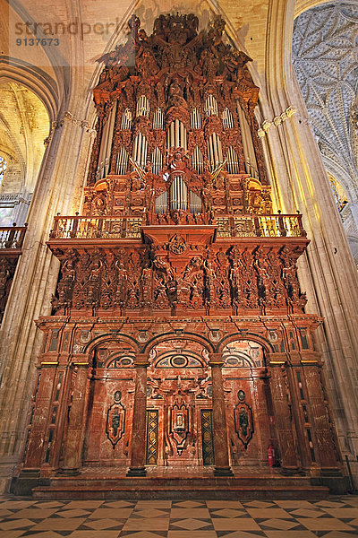 Europa Kathedrale innerhalb Glocke Minarett Sevilla Spanien