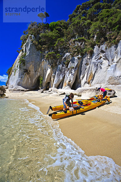 Strand Brücke Kajakfahrer neuseeländische Südinsel zeigen Neuseeland