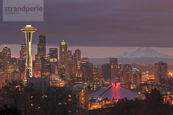 Vereinigte Staaten von Amerika  USA  Wolke  über  Sonnenaufgang  Großstadt  Wahrzeichen  Sehenswürdigkeit  schwer  Seattle  Washington State