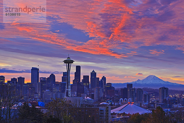Vereinigte Staaten von Amerika  USA  Kälte  Skyline  Skylines  Winter  Schönheit  Morgen  Sonnenaufgang  Hintergrund  früh  Berg  Mount Rainier Nationalpark  Seattle  Schnee