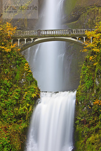 Vereinigte Staaten von Amerika  USA  Idee  spät  Ereignis  Ehrfurcht  Brücke  Wasserfall  Minute  30  Oregon