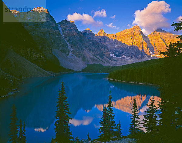 Lake Moraine  Banff-Nationalpark  Alberta  Kanada