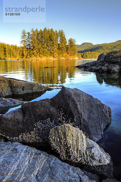 Sonnenuntergang  Insel  beleuchtet  Ländliches Motiv  ländliche Motive  British Columbia  Kanada