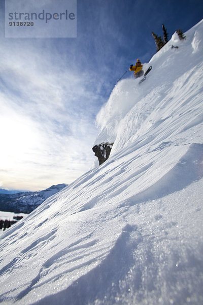 Berg  Mann  Skisport  Gesichtspuder  unbewohnte  entlegene Gegend  tief