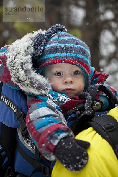 Schneeschuh  Junge - Person  gehen  jung  Ländliches Motiv  ländliche Motive  Kananaskis Country  Baby