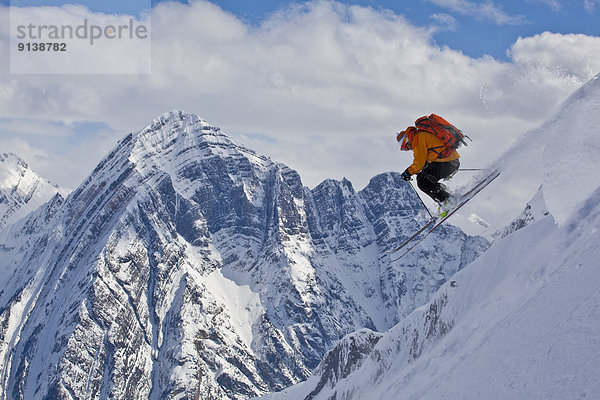 Landschaftlich schön landschaftlich reizvoll Skifahrer Kopfkissen unbewohnte entlegene Gegend Rocky Mountains Hintergrundbild kanadisch