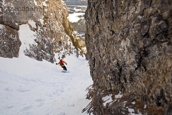 nahe  Skifahrer  unbewohnte  entlegene Gegend  Banff Nationalpark  Banff  Innenstadt  steil