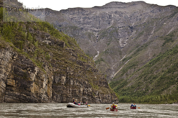 Fluss  Kanu  2  Northwest Territories  Kanada  Floß