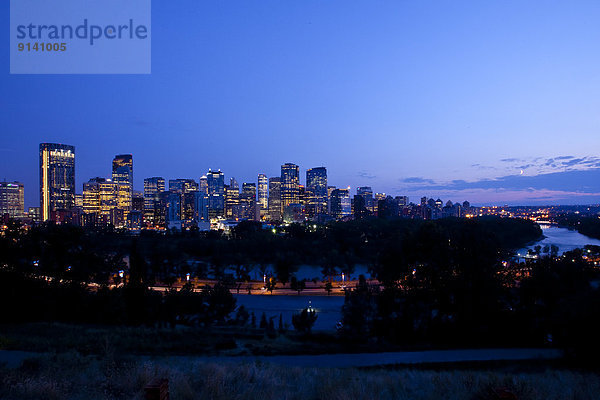 Skyline  Skylines  Nacht  Fluss  Ansicht  Unterricht  Calgary  Kanada