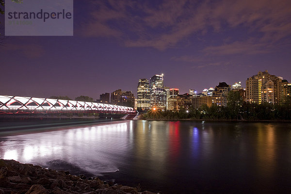 Nacht  Ruhe  Gebäude  Hochhaus  Brücke  Architekt  Design  Fußgänger  Alberta  Calgary  Kanada  Innenstadt  spanisch