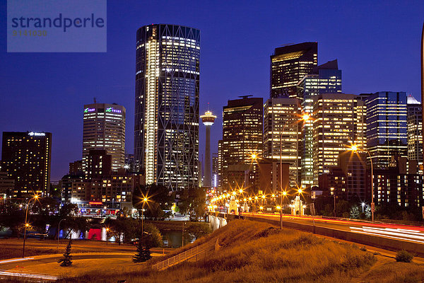 Skyline  Skylines  Nacht  Straße  Ansicht  Calgary  Kanada