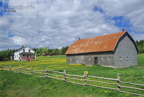 Wohnhaus Scheune Zaun Kanada Gaspe Halbinsel Quebec