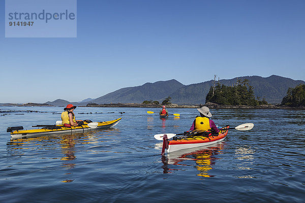 Wasser Ruhe dahintreibend Insel Kajakfahrer 3 Geräusch britisch Kanada Vancouver Westküste