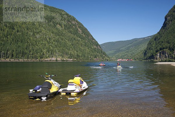 Tal  See  Hintergrund  Urlaub  Persönlicher Freiraum  3  Palast  Schloß  Schlösser  British Columbia  Kanada  Wasserfahrzeug