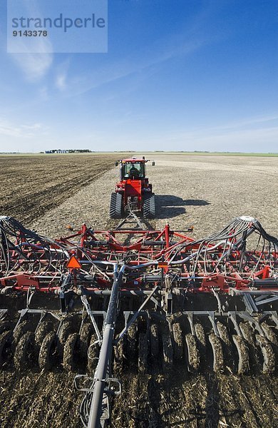 Getreide  Traktor  Bewegung  Himmel  Sojabohne  Sämaschine  Kanada  Manitoba  anpflanzen