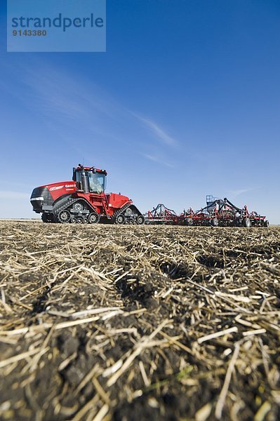 Getreide  Traktor  Bewegung  Himmel  Sojabohne  Sämaschine  Kanada  Manitoba  anpflanzen