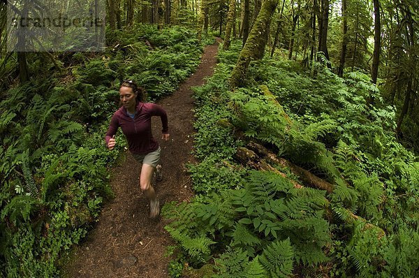 4  folgen  rennen  See  Squamish  Ländliches Motiv  ländliche Motive  British Columbia  Kanada