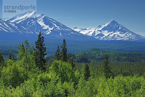Berg  Landschaftlich schön  landschaftlich reizvoll  Bundesstraße  vorwärts  British Columbia  Kanada