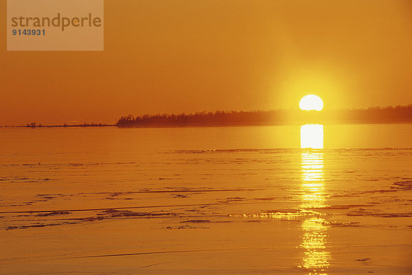 Sonnenuntergang  über  See  Eis  Arroganz  Gewölbe  Kanada  Ontario