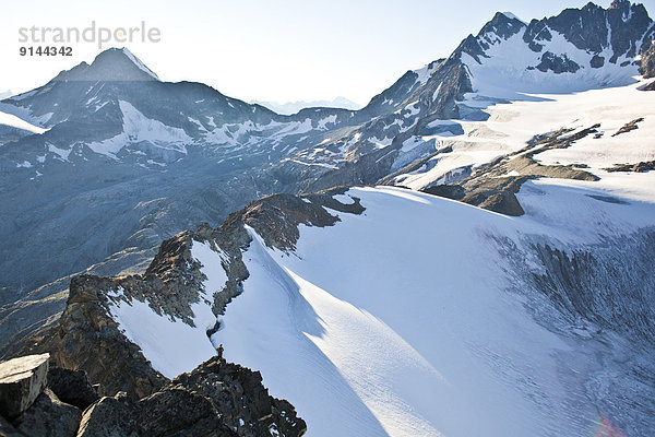 Mann  Berg  jung  Rogers Pass  klettern  Glacier Nationalpark