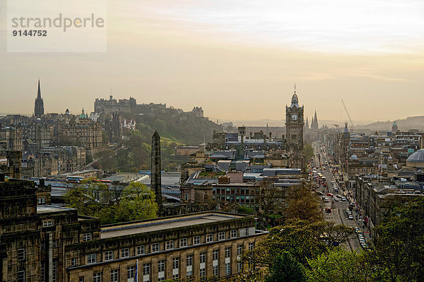 Edinburgh  Hauptstadt  Palast  Schloß  Schlösser  Hügel  Straße  Prinzessin  Ansicht  Schottland