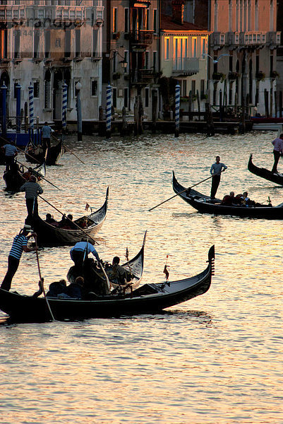 tragen  Ehrfurcht  Tourist  Gondel  Gondola  Italien  Venedig